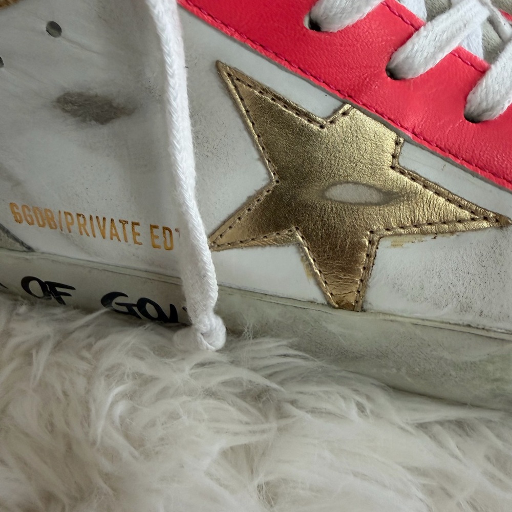 Golden Goose Deluxe Brand Mid
Star
GGDB / PRIVATE EDT Size 39 US 9 - Picture 2 of 12